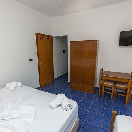 Blue Heaven Hotel Sarandë エクステリア 写真