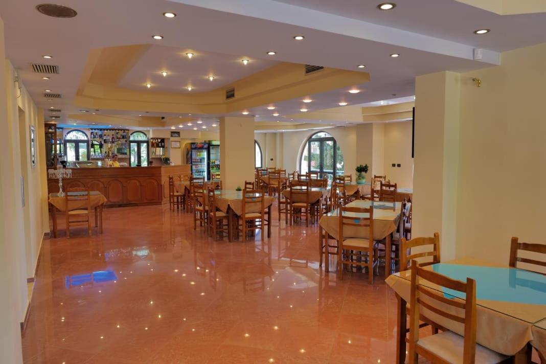 Blue Heaven Hotel Sarandë エクステリア 写真