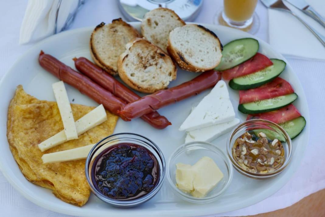 Blue Heaven Hotel Sarandë エクステリア 写真
