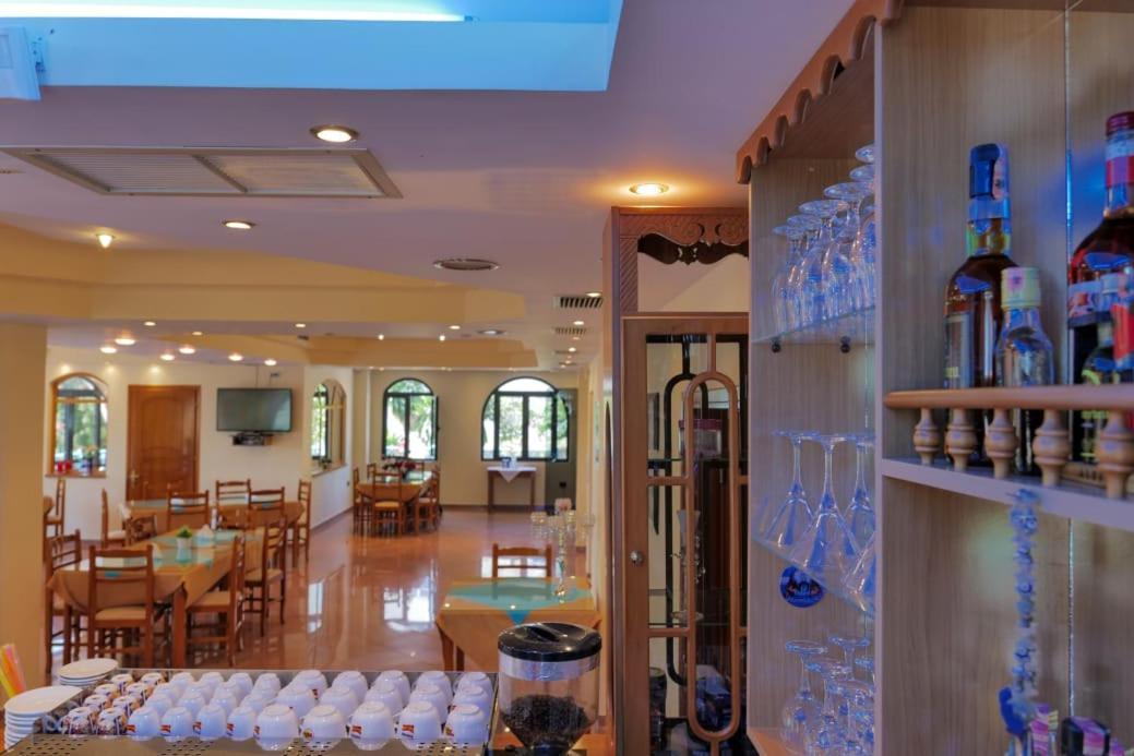 Blue Heaven Hotel Sarandë エクステリア 写真