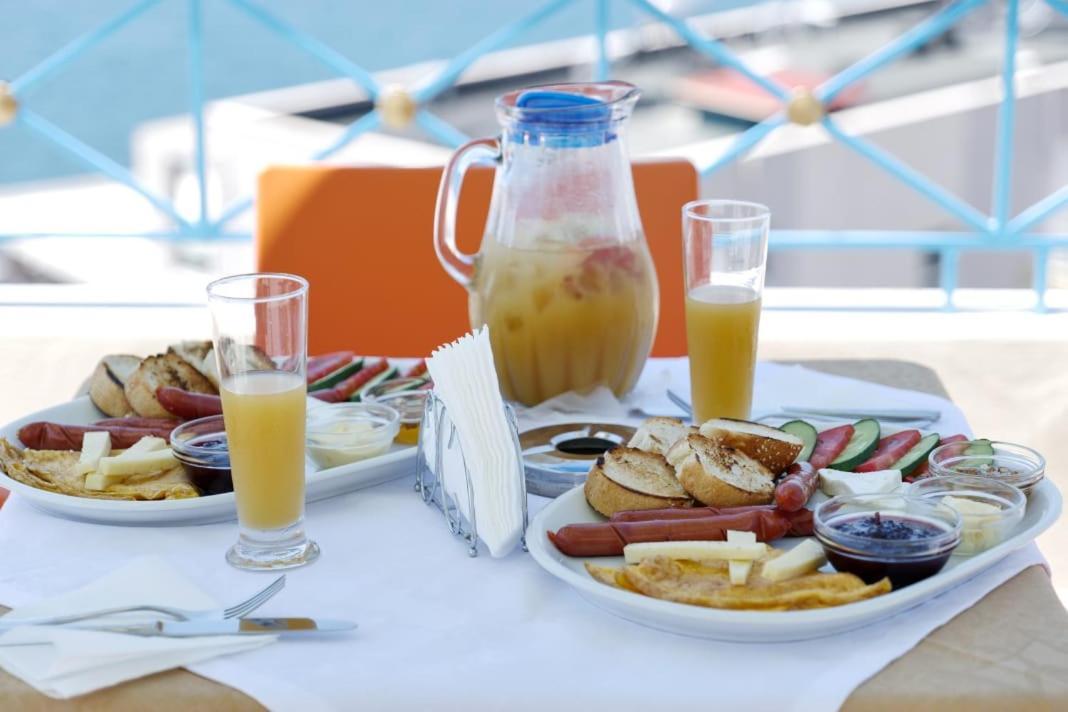 Blue Heaven Hotel Sarandë エクステリア 写真