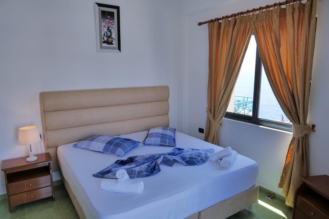 Blue Heaven Hotel Sarandë エクステリア 写真