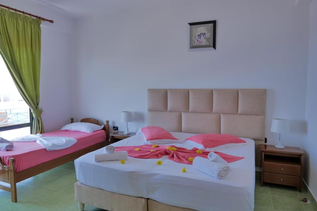 Blue Heaven Hotel Sarandë エクステリア 写真