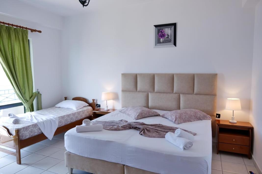 Blue Heaven Hotel Sarandë エクステリア 写真