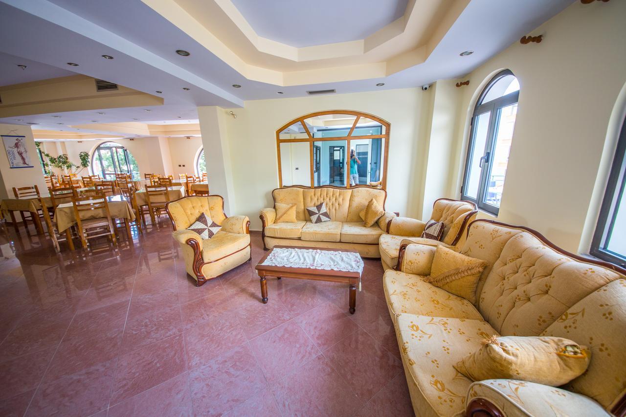 Blue Heaven Hotel Sarandë エクステリア 写真
