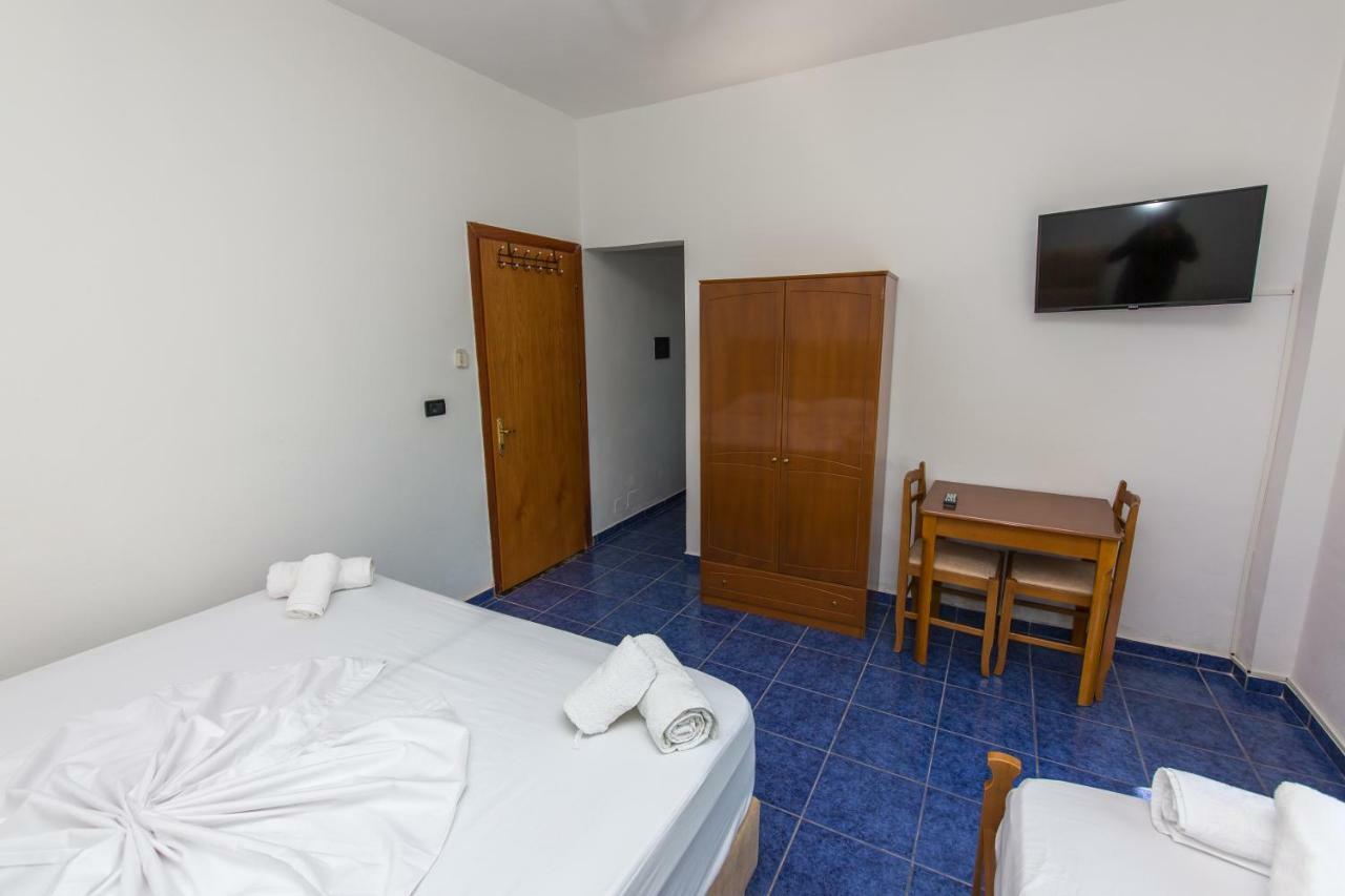 Blue Heaven Hotel Sarandë エクステリア 写真