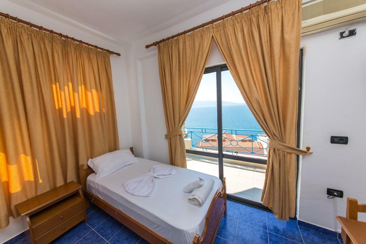 Blue Heaven Hotel Sarandë エクステリア 写真