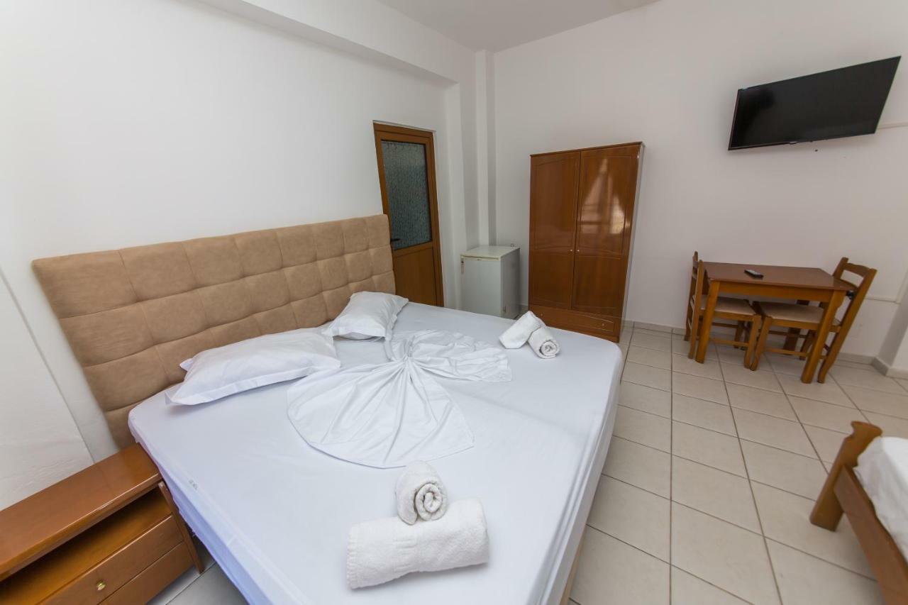 Blue Heaven Hotel Sarandë エクステリア 写真