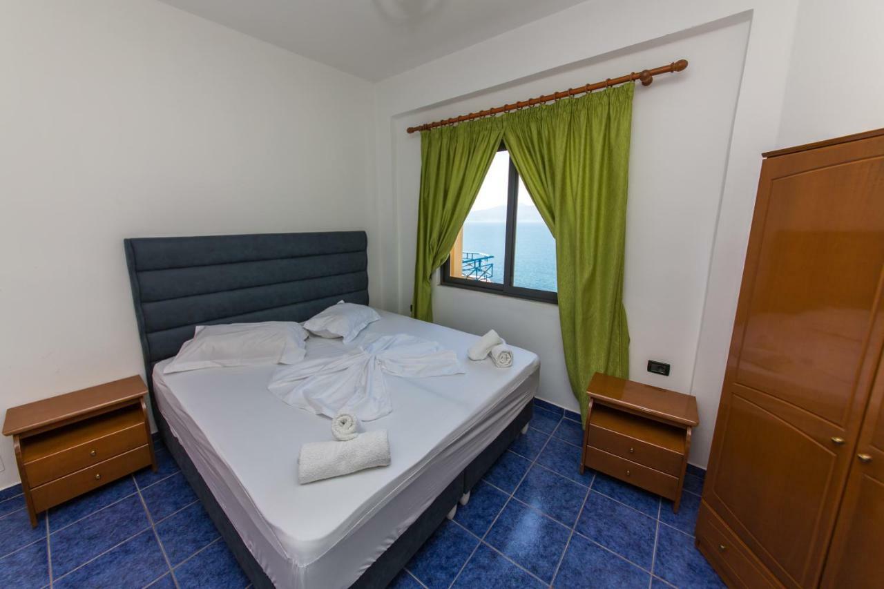 Blue Heaven Hotel Sarandë エクステリア 写真