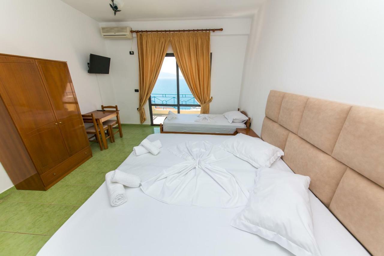 Blue Heaven Hotel Sarandë エクステリア 写真