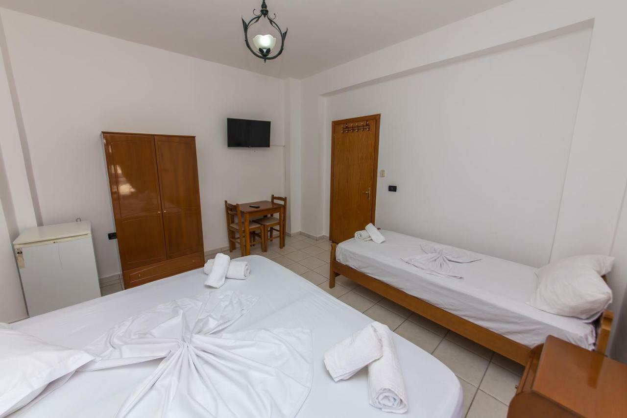 Blue Heaven Hotel Sarandë エクステリア 写真