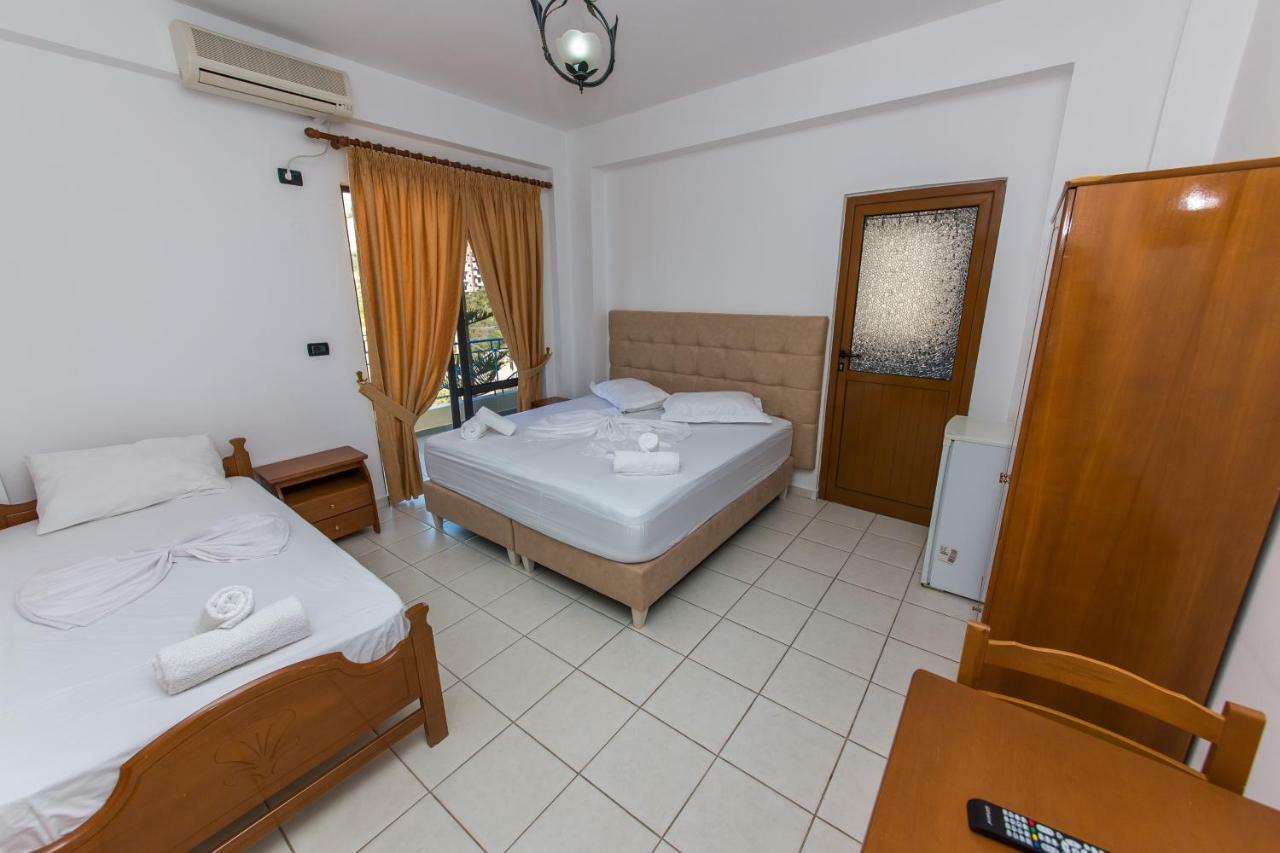 Blue Heaven Hotel Sarandë エクステリア 写真