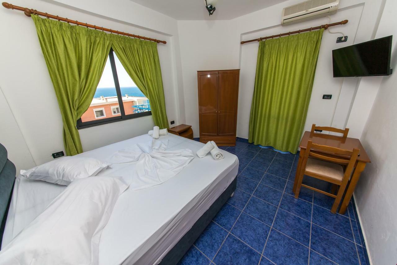 Blue Heaven Hotel Sarandë エクステリア 写真