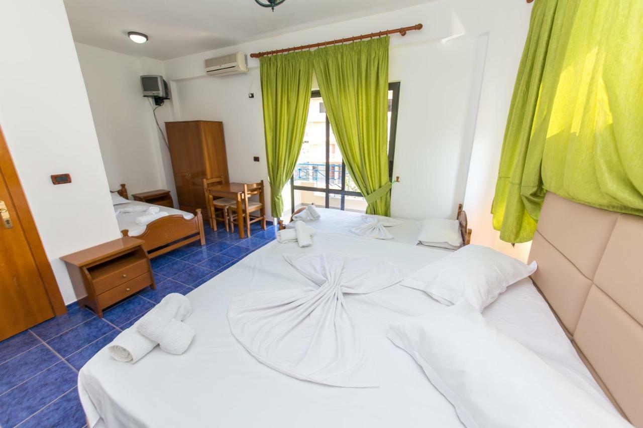 Blue Heaven Hotel Sarandë エクステリア 写真