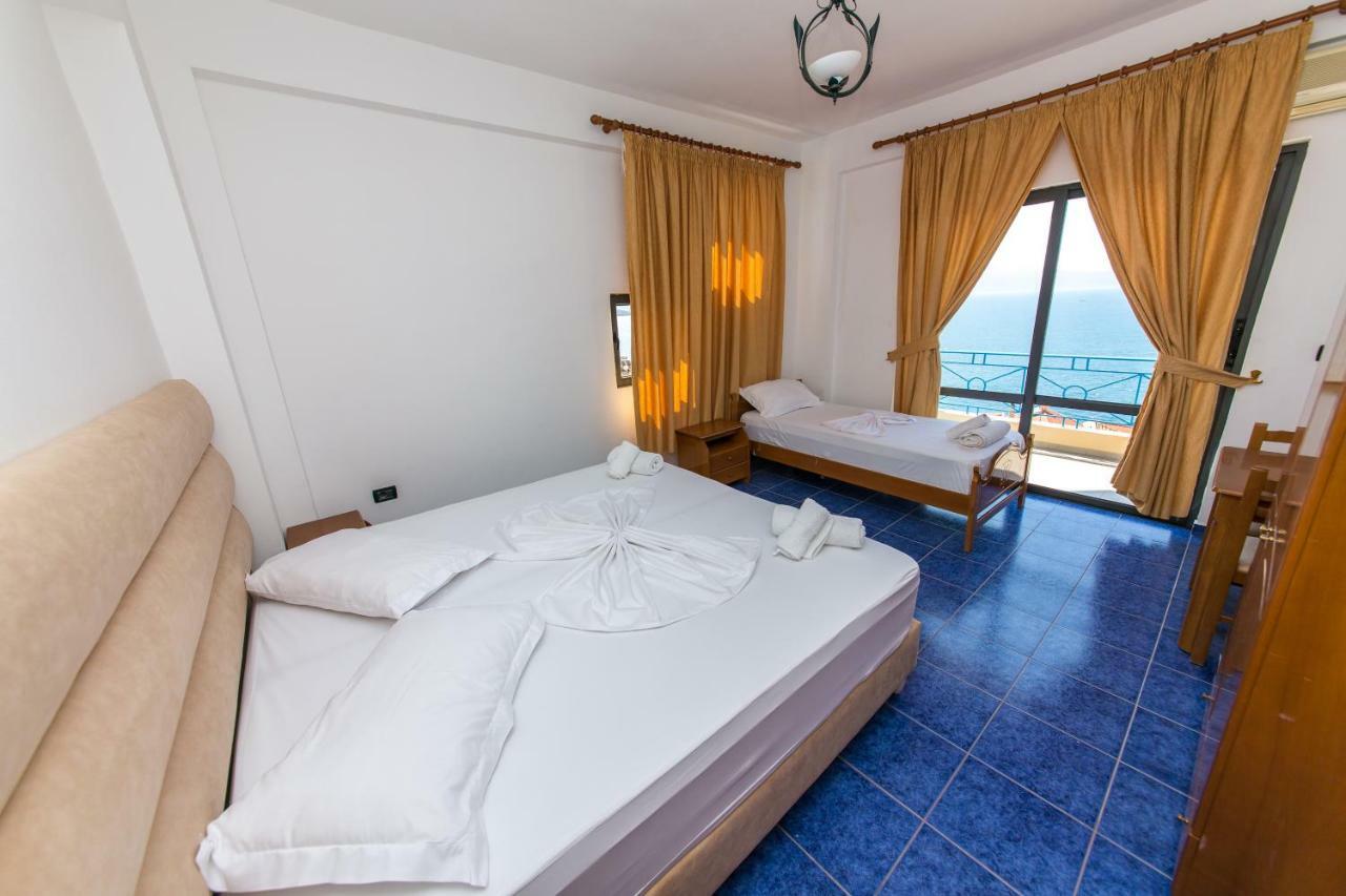 Blue Heaven Hotel Sarandë エクステリア 写真