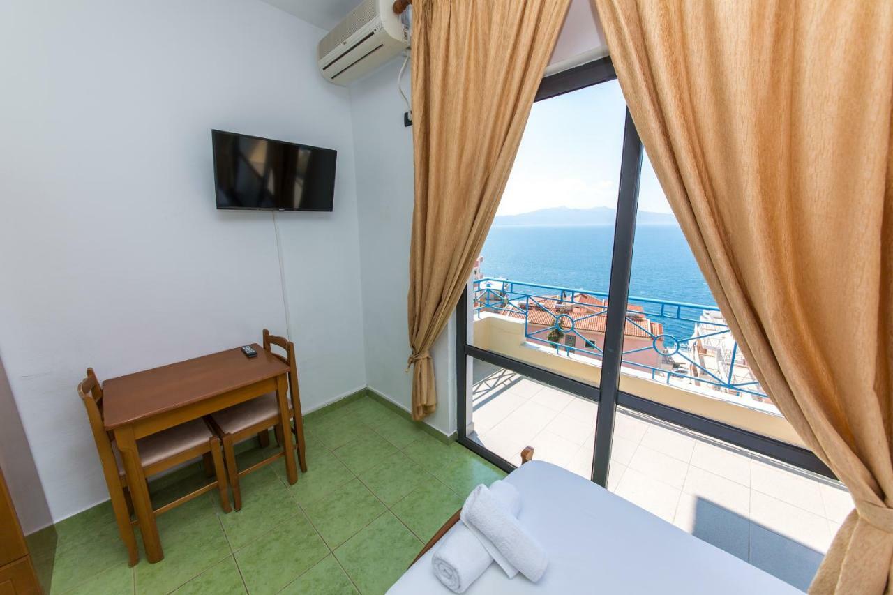 Blue Heaven Hotel Sarandë エクステリア 写真